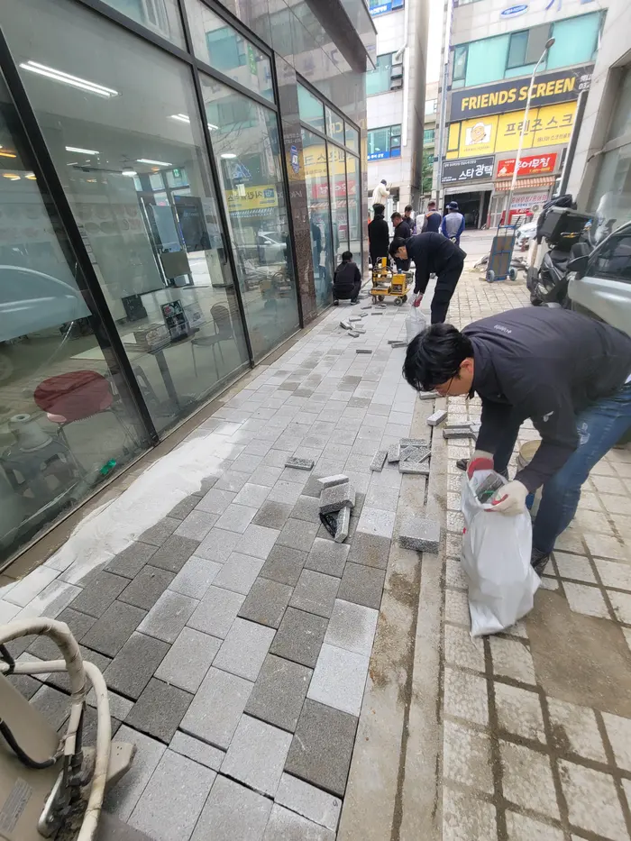 금천구 상가 앞 보도블럭 시공 전 · 후 - 시공 후