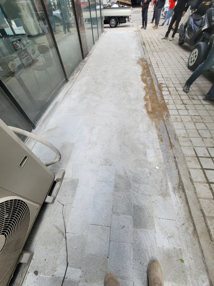 금천구 상가 앞 보도블럭 시공 전 · 후 - 시공 전